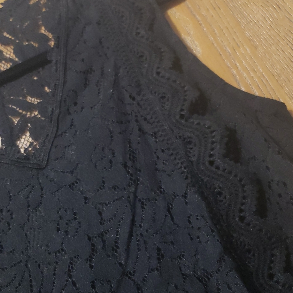 New boutique lace V Neck tank - Picture 5 of 7